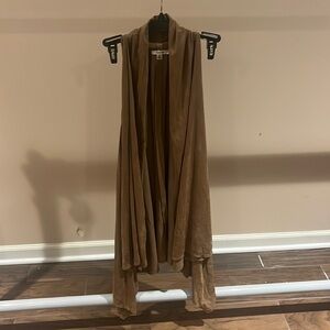 Sophia Max Tan Sleeveless Shawl